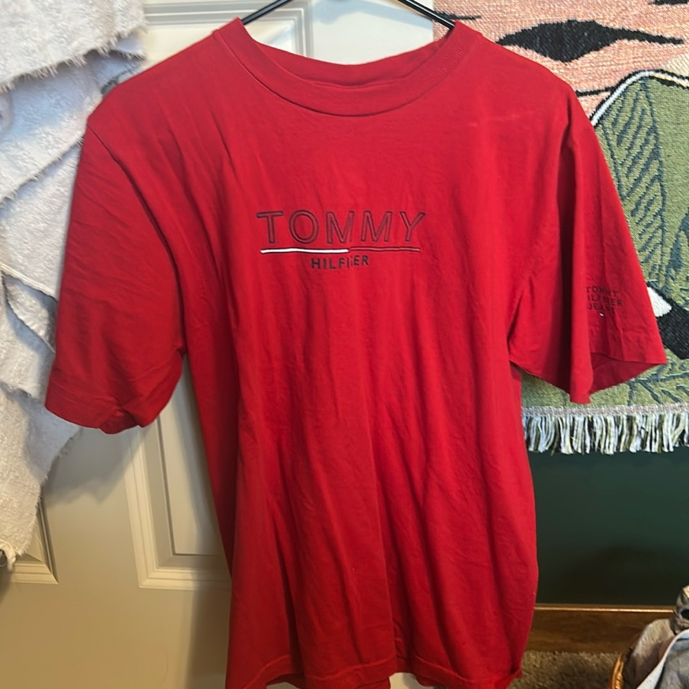 Red tommy hilfiger tshirt